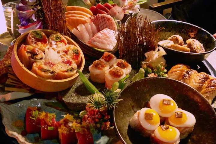 Freestyle 30 Stück Sushi und Sashimi und Hot Roll - Kantō Sushi