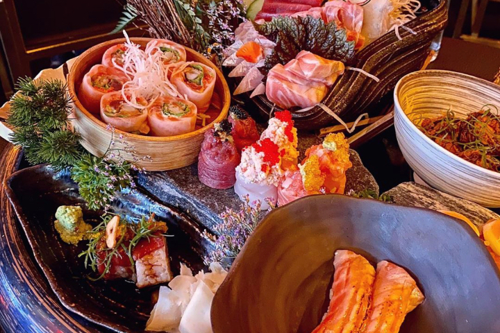 Freestyle 50 Stück Sushi Sashimi und Hot Roll - Kantō Sushi