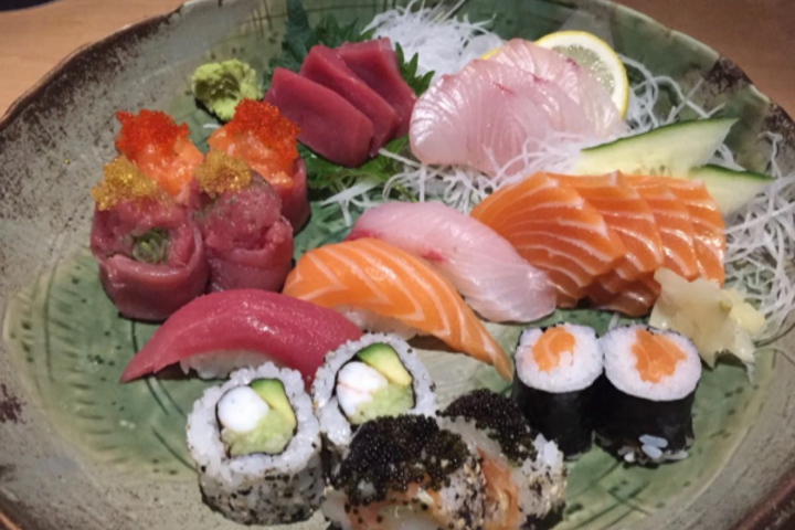 Nagoya 12 Stück Sashimi-Sushi - Kantō Sushi