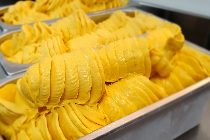 Mango/Maracuja (v) - La Golosa Gelato Altstadt