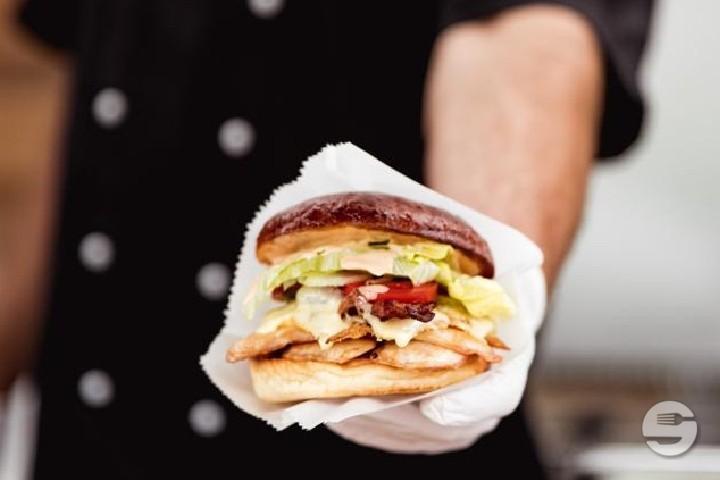 CHICKEN BURGER - Big House Burger