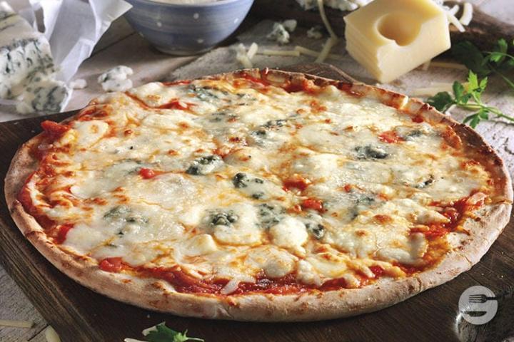 Pizza Quattro Formaggi - Routes Argentines