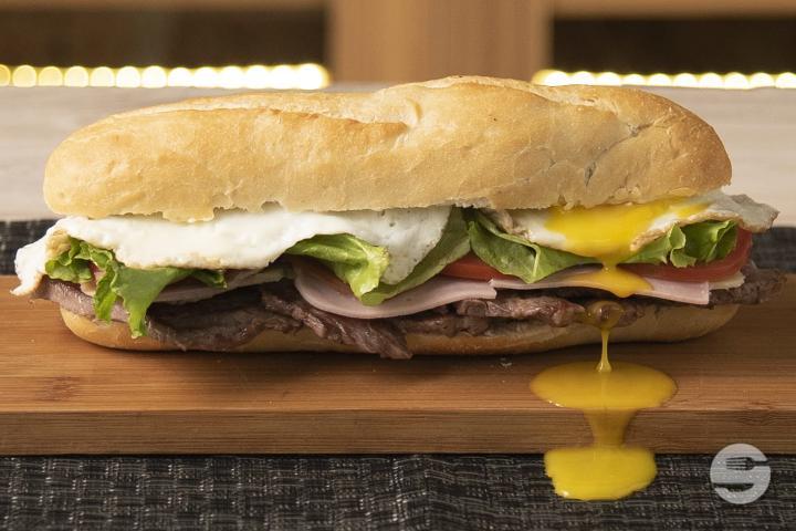 Sandwich de Lomito Beef - Routes Argentines