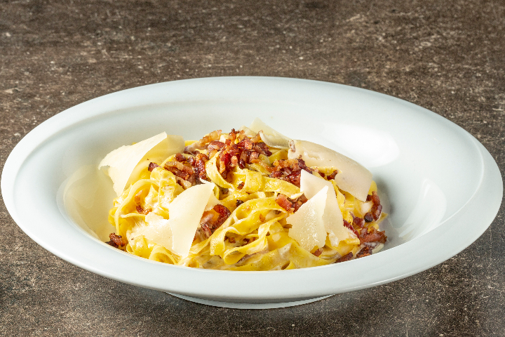 Linguine with Carbonara - Les Tilleuls
