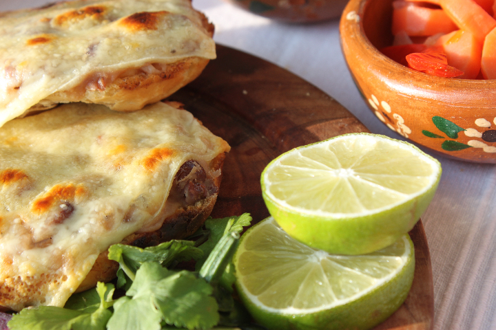 Molletes - WTF (Warm Tasty Food)
