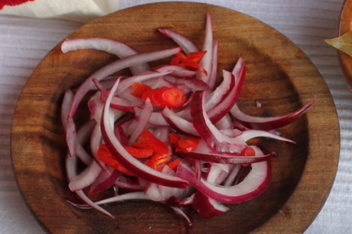 Oignons Mauves Pimentés 🌶🌶 - WTF (Warm Tasty Food)