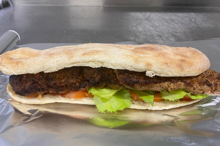 Panino XL con salamella - Gastronomia La Svolta