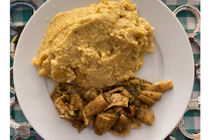 Polenta e funghi porcini trifolati - Gastronomia La Svolta
