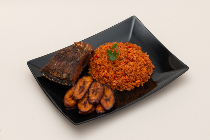 Jollof Reis mit Fleisch/Poulet oder Fisch - Enumah Delicious Takeaway