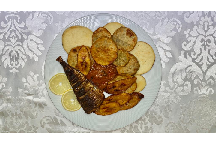 Gemischter süss Menü mit Sauce - Enumah Delicious Takeaway