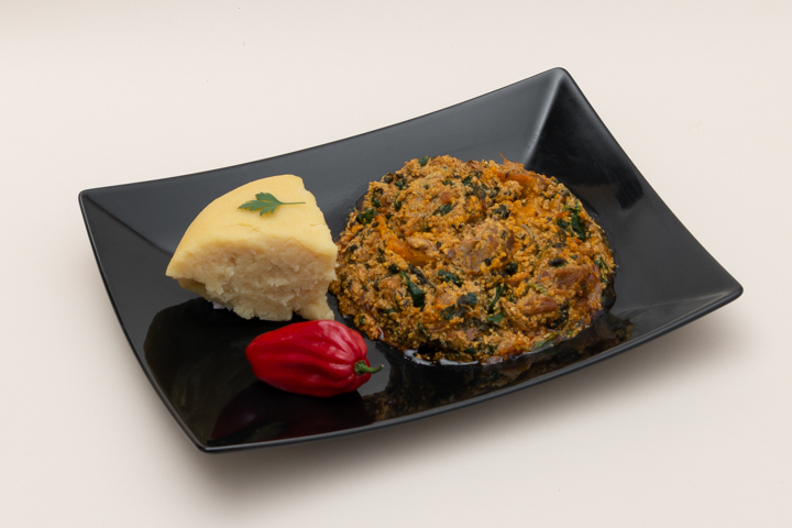 Ugali mit Fisch/Fleisch/Poulet - Enumah Delicious Takeaway