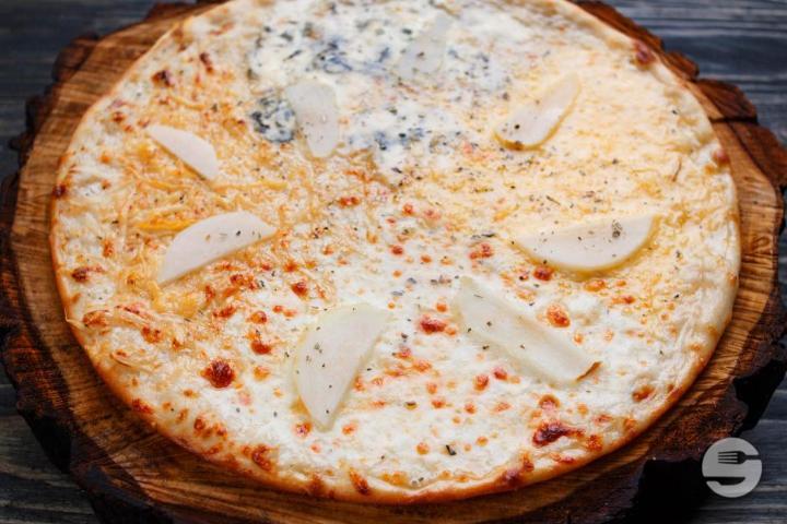 4 Formaggi Pizza - Restaurant Code Bar