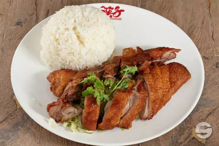 Gegrillte Ente mit Ananas an Süss-Sauer Sauce - Restaurant Chopstick