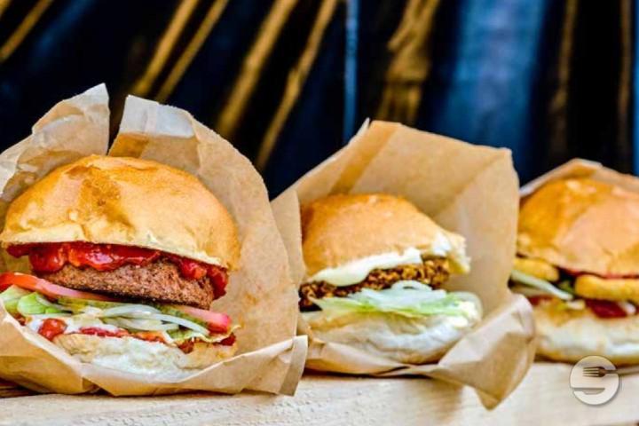 Crispy Chicken Burger - American Diner