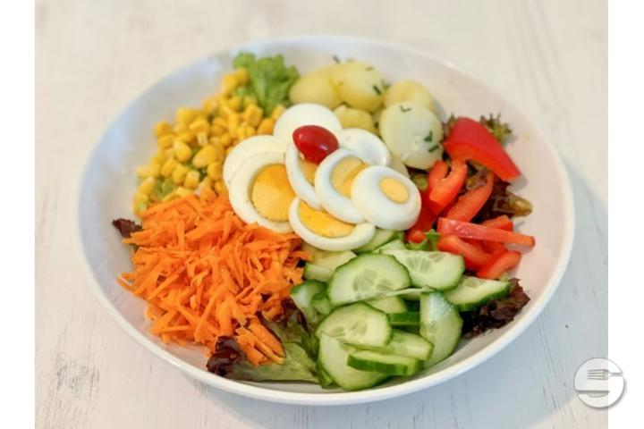 Mixed salad with organic egg - Healthy-Food-Atelier