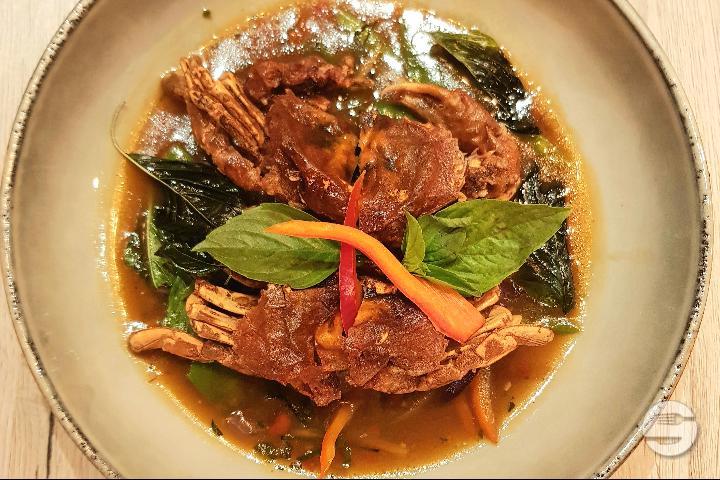 Stir Fry Soft Shell Crab with Thai Basil - Baibua