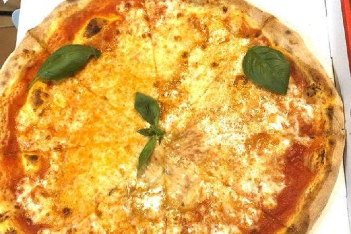 Pizza Margherita - La Cantinella