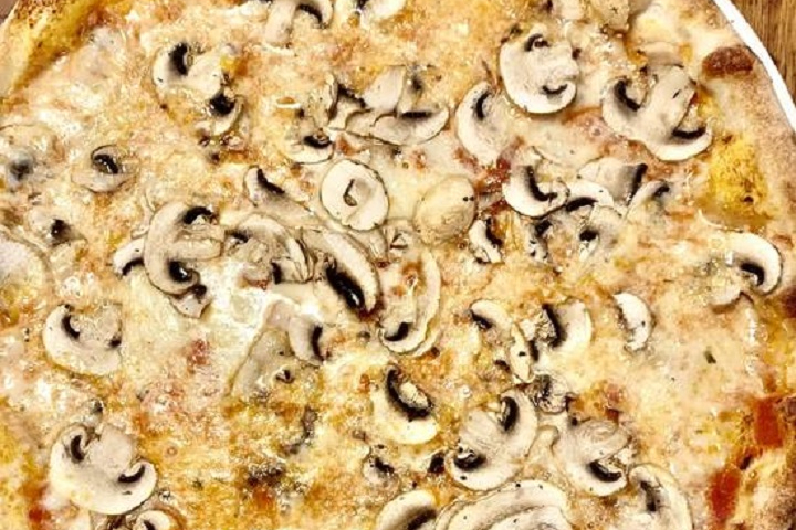 Pizza Funghi - La Cantinella
