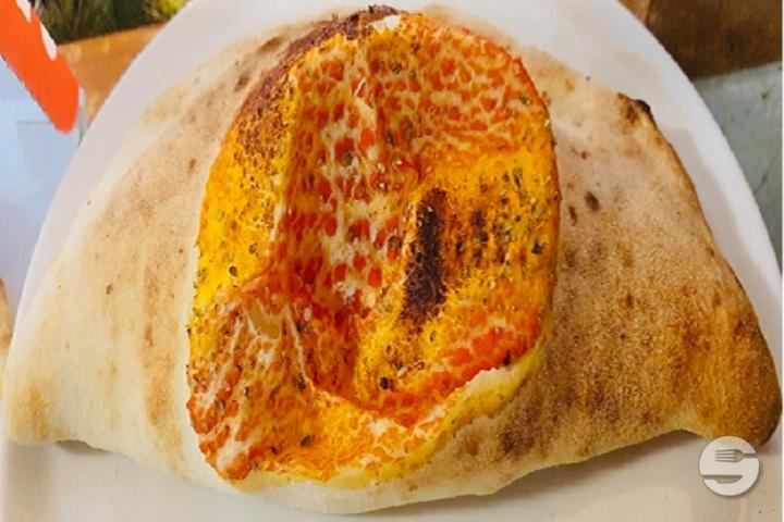 Pizza Calzone - La Cantinella