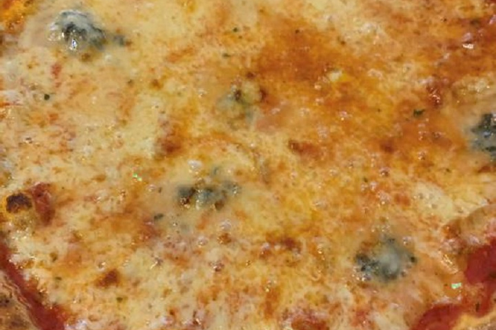 Pizza 4 Fromaggi - La Cantinella