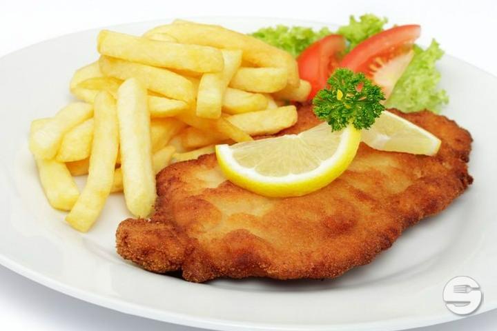 Poulet-Wienerschnitzel mit Pommes - Burger Hut