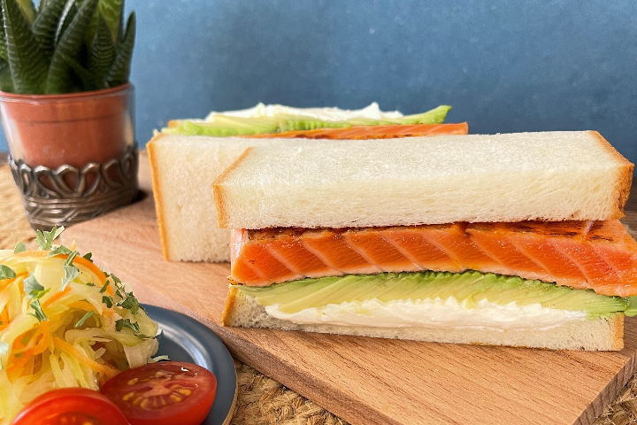 🐟Salmon Dude サーモン - Sando House