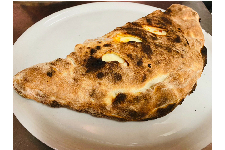 Calzone - Maestri Pizza & More