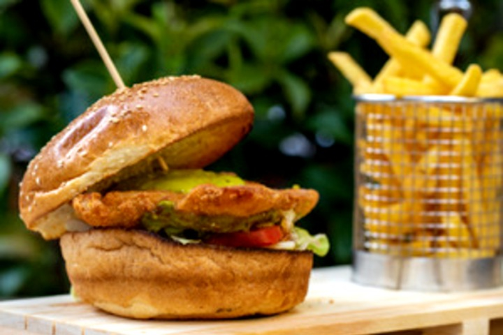 Fish Burger 💙 - Maestri Pizza & More
