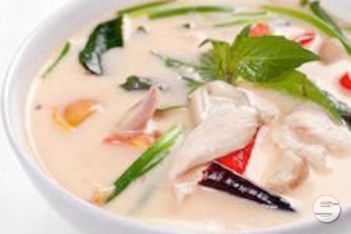 Soupe de Poulet à la Citronnelle et Lait de Coco - LE SIL'O Thaï Restaurant