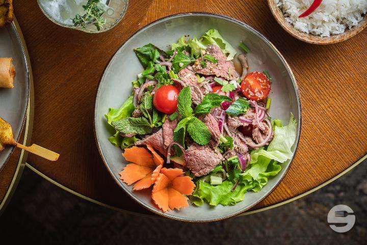 Salade à la Citronnelle (Boeuf ou Crevettes) - LE SIL'O Thaï Restaurant