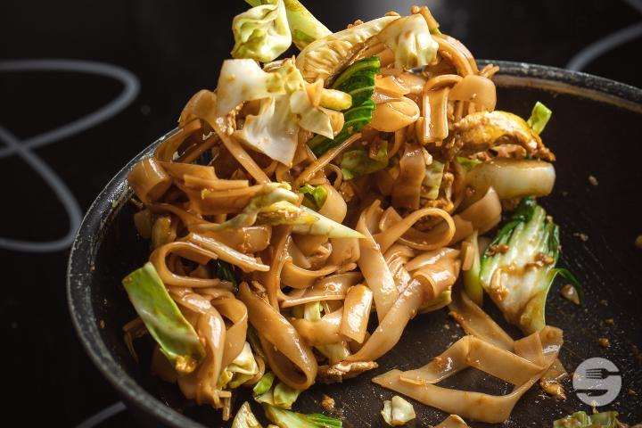 Nouilles Sautées aux Légumes - LE SIL'O Thaï Restaurant