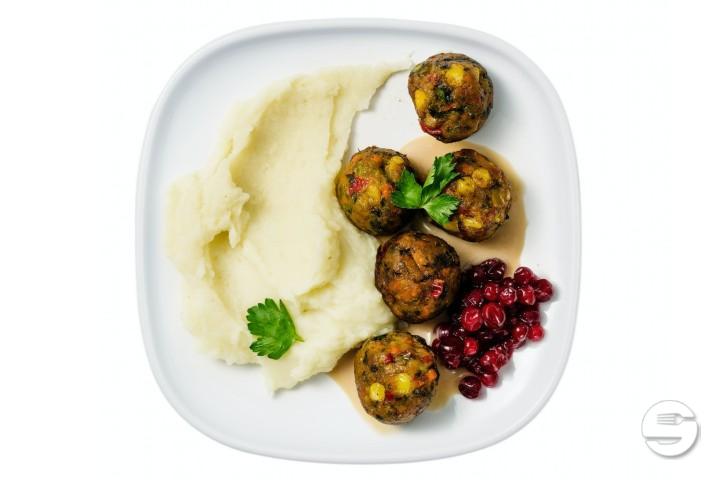 Childrens's portion: Vegetable balls (5 pcs) with mashed potatoes, peas, cream sauce, lingonberry jam, a lingonberry drink and a small surprise - IKEA Restaurant Pratteln