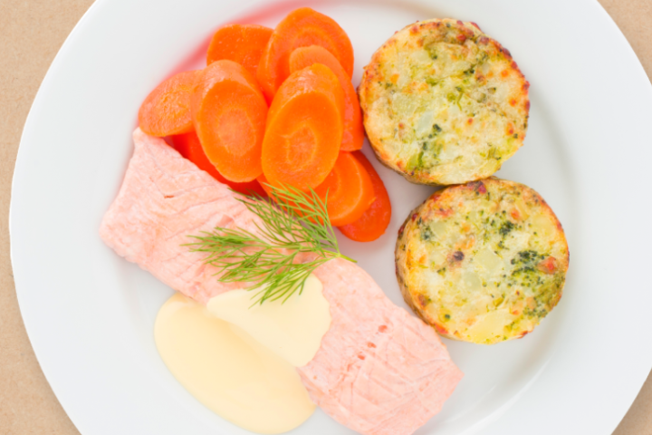 Salmon fillet with lemon dill sauce - IKEA Restaurant Vernier