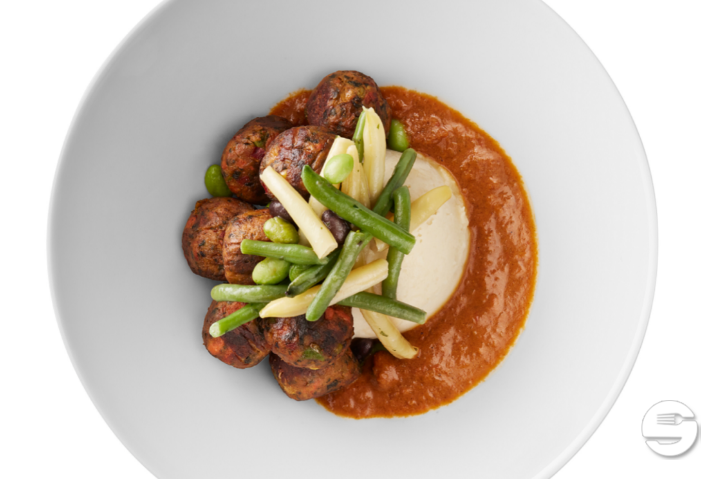 Vegetable Balls with mashed Potatoes, Curry-Coconut Sauce and Bean Mix - IKEA Restaurant Vernier