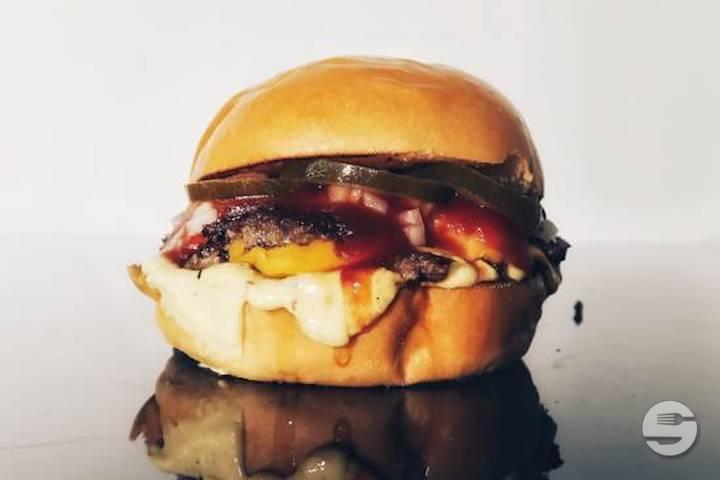 Double Cheeseburger - Tudor Pâtisserie