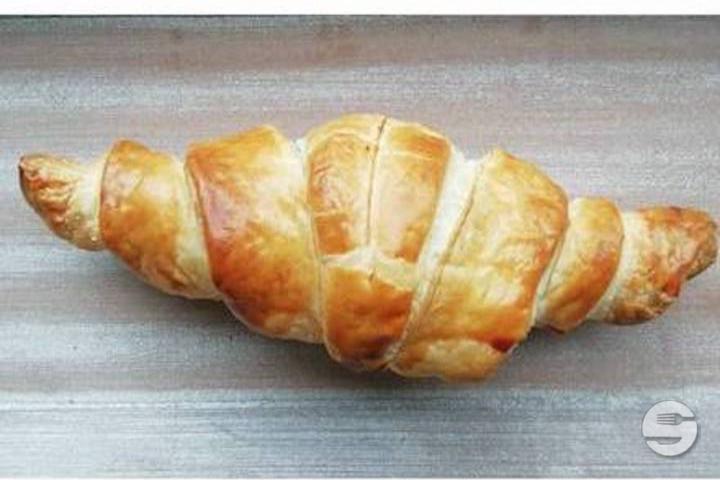 Croissant au Beurre - Tudor Pâtisserie