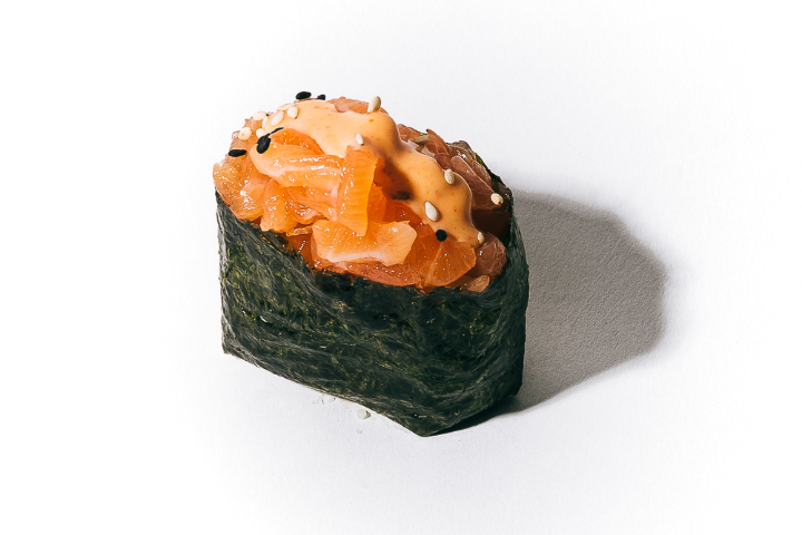 Nigiri Gunkan Spicy Salmon - Haiku Asian Cuisine & Sushi - Roche