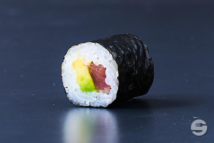 Tuna Avocado Maki (8 pcs.) - Yooji's Bahnhofstrasse