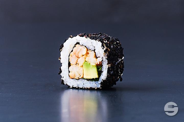 Spicy Shrimp Inside Out (4 pieces) - Yooji's Bahnhofstrasse