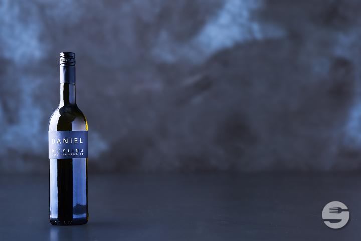 White Wine - Riesling Daniel Signature 75cl - Yooji's Bahnhofstrasse