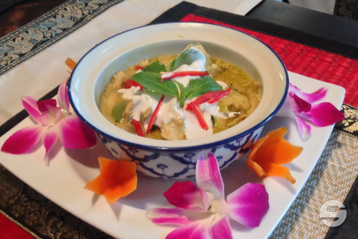 Gaeng Keow Wan (spicy) - Mr. Rung
