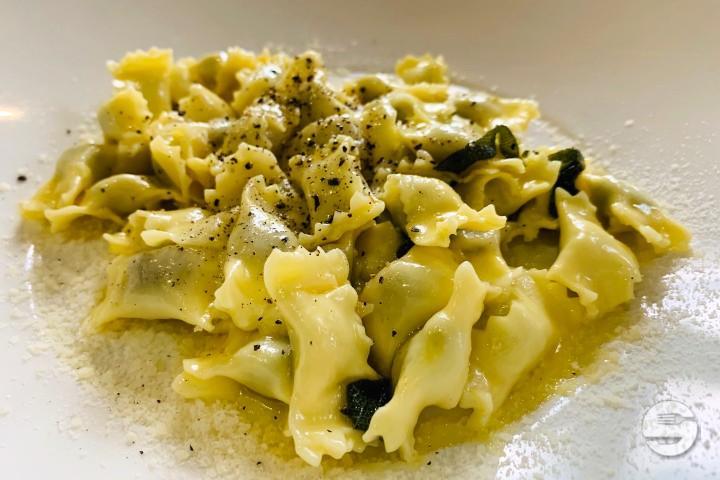 Ravioli del Plin al burro e salvia - Ristorante Bottega del Vino