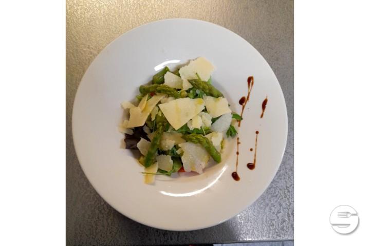 Asparagus Salad and Parmesan Flakes - Ristorante Bottega del Vino