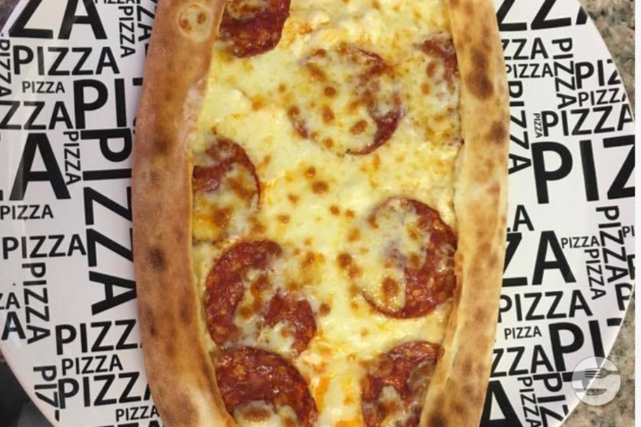 Pide mit Kebabfleisch, Mozzarella, Feta und Sauce nach Wahl - Best Pizza Kurier