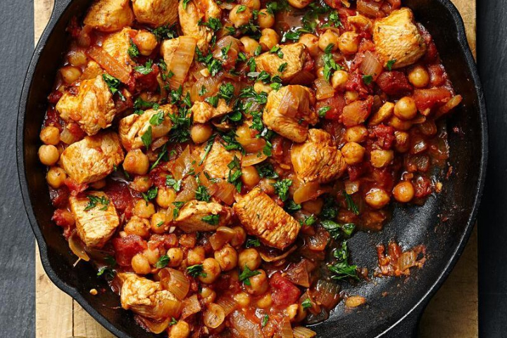 Poulet mit Kichererbsen und milder Sauce - Chilli Masala