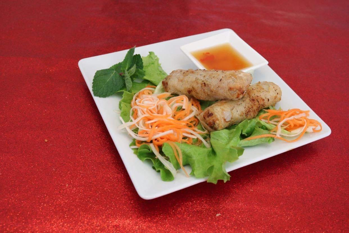 Cha gio (4 spring rolls) - Vietnam Street Food