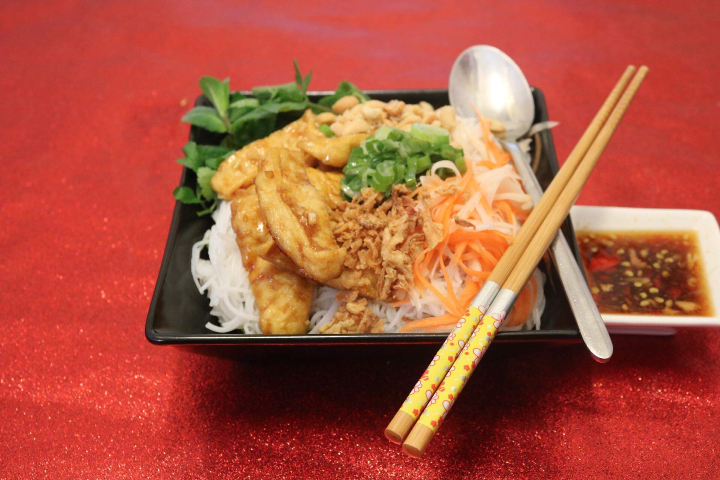 Bun xao Tofu - Reisnudeln mit Tofu - Vietnam Street Food