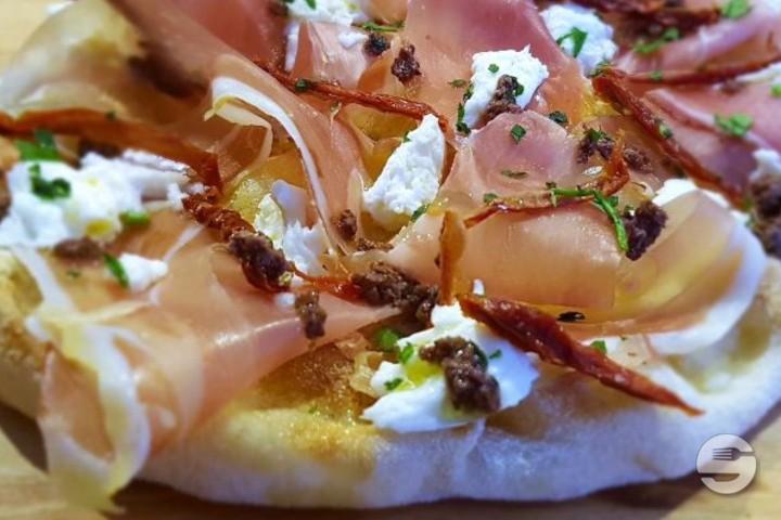 Pinsa al Prosciutto Crudo - AMALO