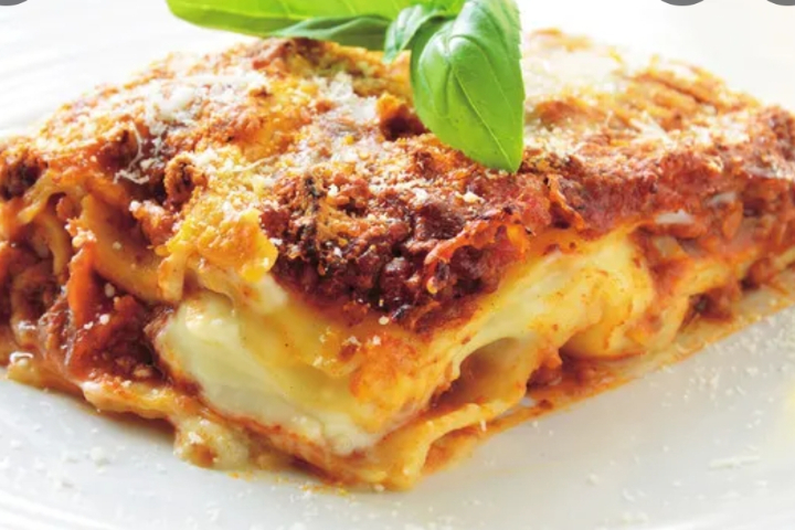 Homemade Lasagne - Arte Pizza Sion