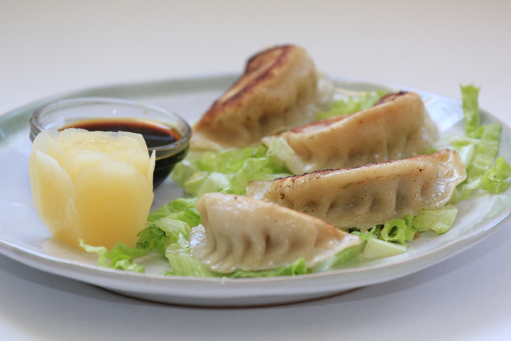 110. Gyoza with Chicken - Isushi